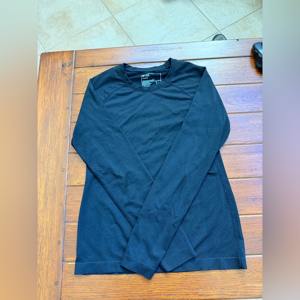 Figs Large Blacj Under Scrub Top EUC